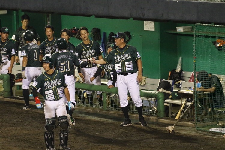 「若手はグイグイ来るので距離感が難しい（笑）」ともこぼす