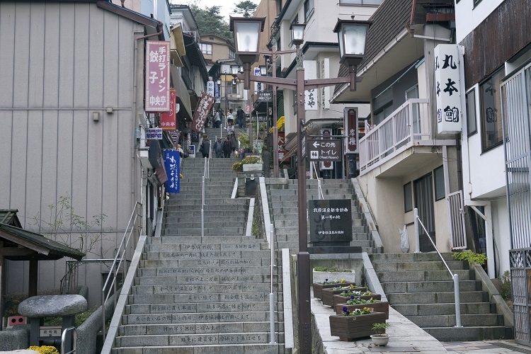 伊香保温泉の石階段（写真／時事通信社）