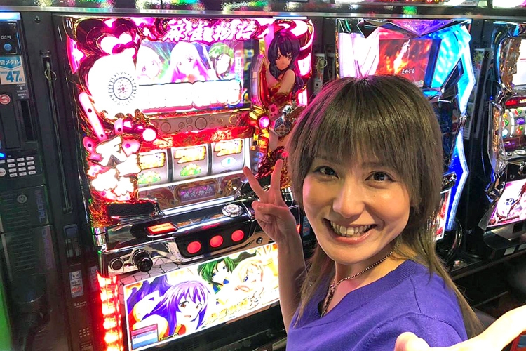 これまでのパチスロ戦績で「いまだに万枚未達成」と話すMYME