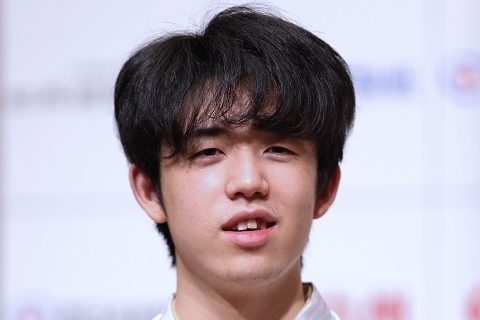 藤井聡太二冠は乗り鉄？（時事通信フォト）