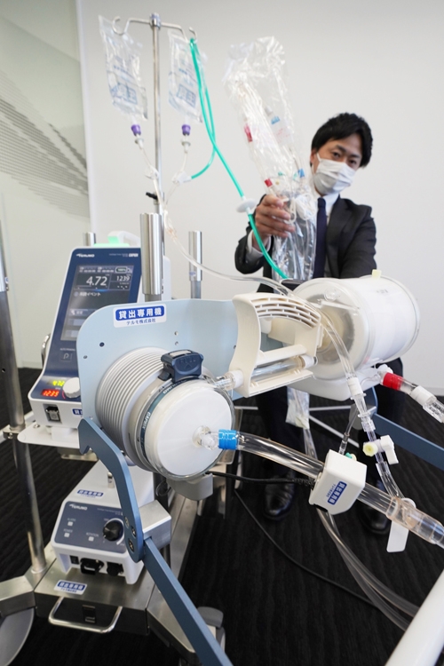 高額治療も自己負担なし（写真はECMO／時事通信フォト）