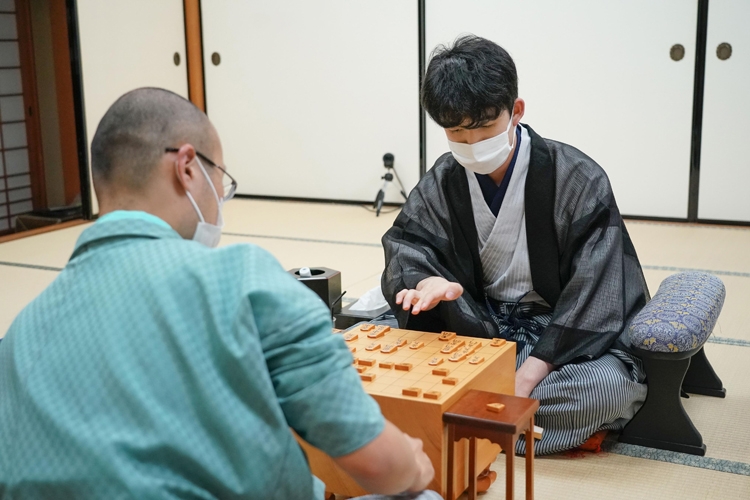 反撃の一手をどう繰り出せるか（写真／共同通信社）