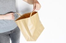 レジ袋有料化に合わせて「紙袋も有料化」する店舗に疑問の声も