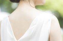 「胸元を見ないように超緊張」 夏場のオフィスの女性の薄着問題