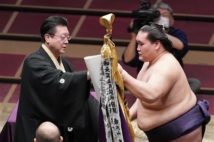 「続けてきてよかった」 照ノ富士、序二段まで陥落も劇的復活V