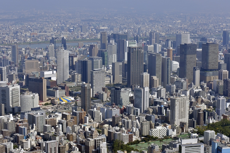 大阪・梅田周辺の高層ビルやマンション（時事通信フォト）