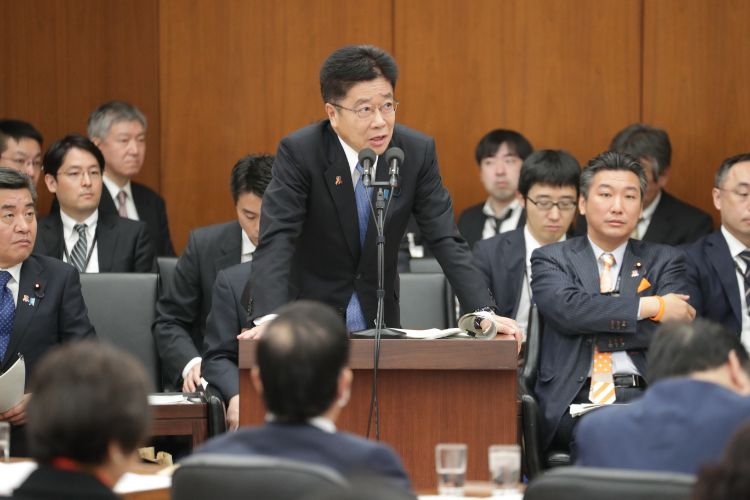 コロナ禍で議論も充分だとはいえない年金制度改正法（時事通信フォト）