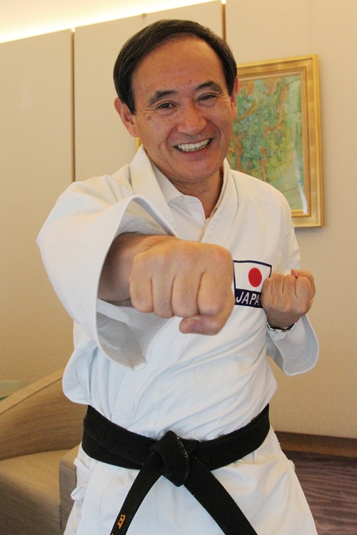 横浜市議を2期務めたのち、1996年の衆院選に出馬して初当選（共同通信社）
