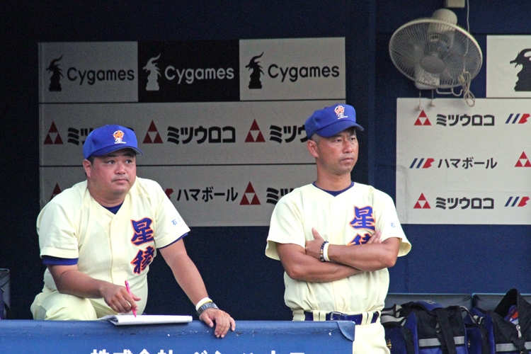 母校、星稜で中学の野球部コーチに就任した五田裕也氏（写真左）