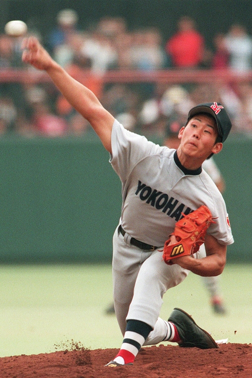 甲子園を沸かせた「怪物」、横浜高校時代の松坂大輔（時事通信フォト）