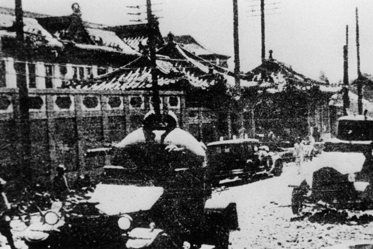 満州事変で瀋陽に侵攻した日本軍の装甲車部隊（中国通信/時事通信フォト）