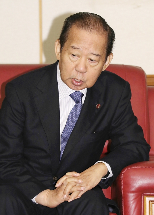 菅首相はこれまで世襲を制限してきたが、二階俊博・幹事長は…（時事通信フォト）