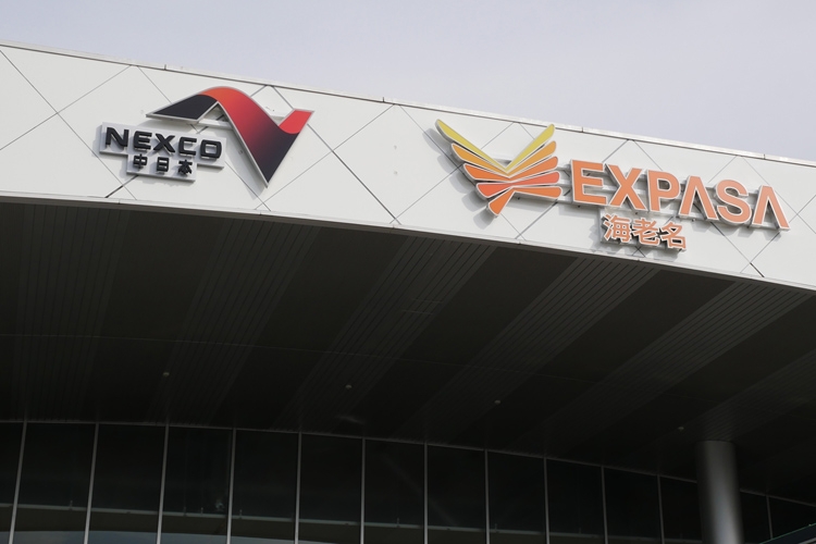 リニューアルで店舗エリアが拡大した全国屈指の「海老名SA」