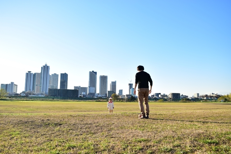 スポーツ好きで、子供とも外で遊ぶのが好きだったという夫（写真はイメージ）