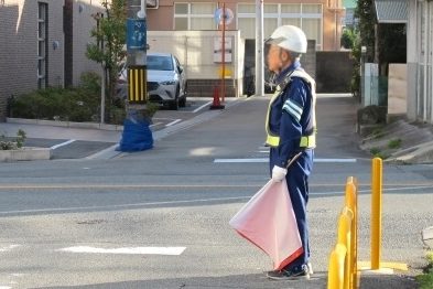 日本で警備業に就く人の約半数が60歳以上（イメージ）