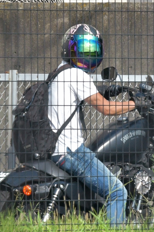 バイク運転中に車に追突した（写真は2019年8月）