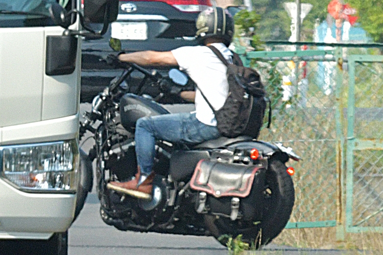 愛車を運転する山口達也（2019年8月）