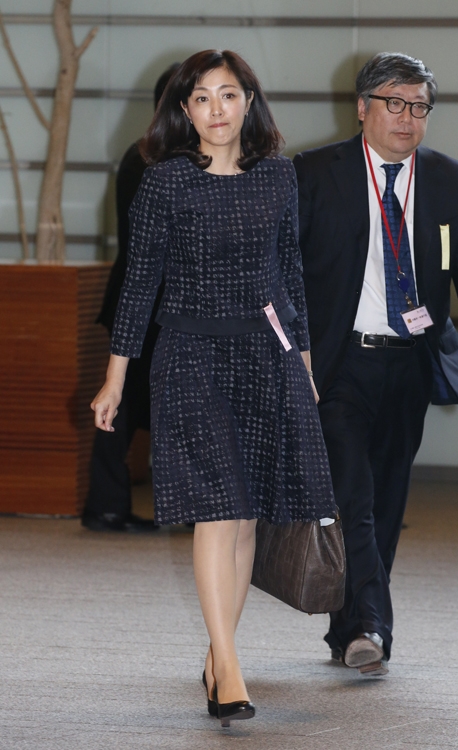 新原浩朗・経済産業政策局長と再婚した菊池桃子（時事通信フォト）