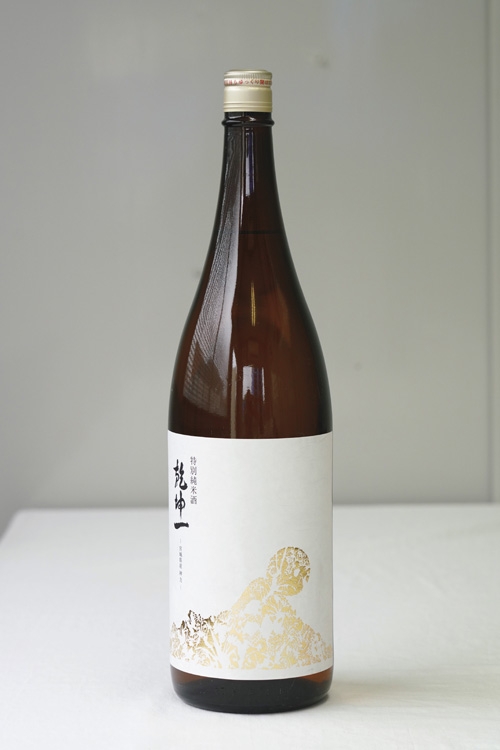 乾坤一　特別純米酒　神力（1.8L）　3300円