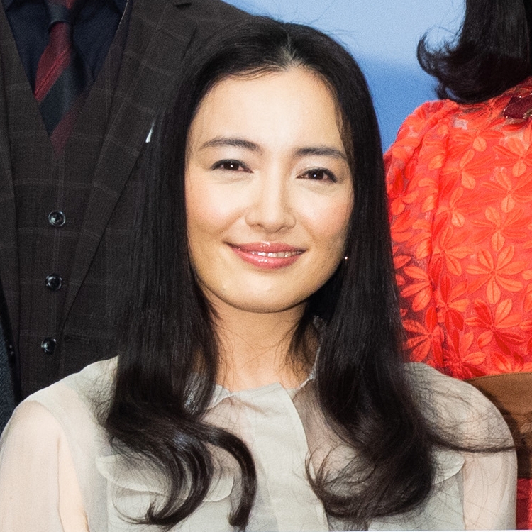 作中では子供たちを信じ励まし、頭を下げたり身を粉にして働いたりと、活躍