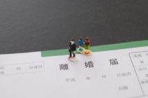 離婚した母が不倫を隠していたことが発覚 父に反撃方法はあるか?