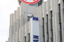 銀行員による企業再建 伊勢丹は創業家社長退任の荒療治も