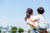 「早生まれは不利」研究が話題 「運動会で手をつないでゴール」は必要か