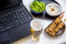 もう「家飲み」は限界! 外で飲みたくて仕方ない人たちの叫び