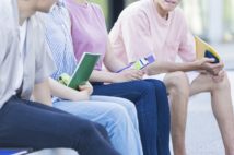 定期的に友人関係を「リセット」する40代男性 なぜそうなった?