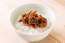調味料なのにパリパリ食感 「柿の種のオイル漬け」誕生の裏側