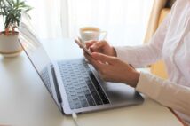 婚約者がオンラインサロンにハマって… 30代男性が抱える深刻な不安