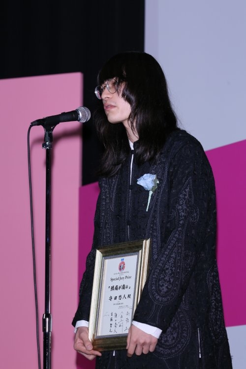 『頭痛が痛い』の守田悠人監督