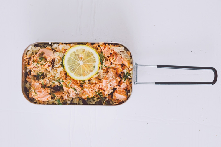 鮭の醤油バターご飯（撮影／きくちよしみ）