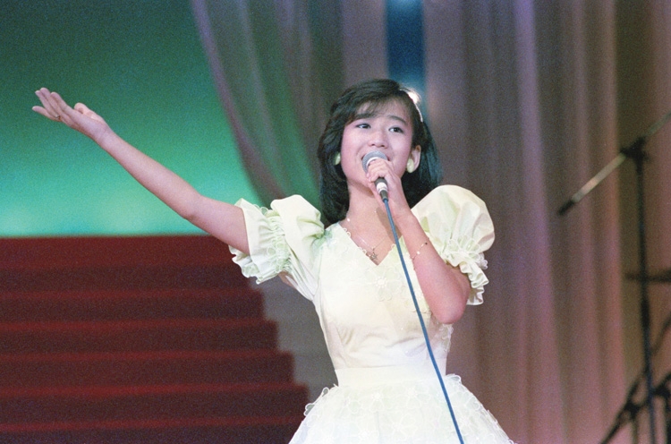 デビュー前の岡田有希子のポスターは「荒魂書店」を代表するお宝(写真/共同通信社)