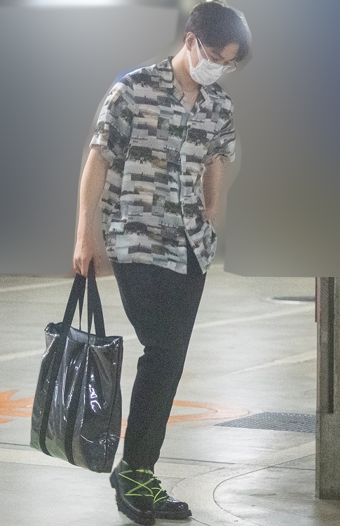 シューズはひとクセあるおしゃれなデザイン