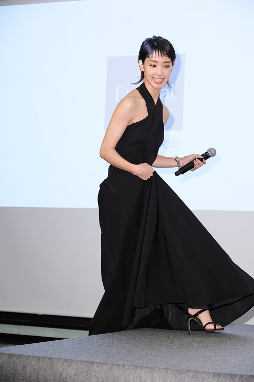 スカートはふんわり