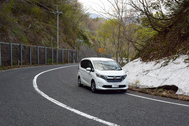 6名乗車でも高速安定性に優れたホンダ「フリード」