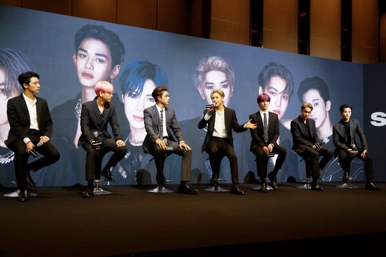 若手グループから人気メンバーを集めた最強の７人組SUPER M　写真／ロイター・アフロ