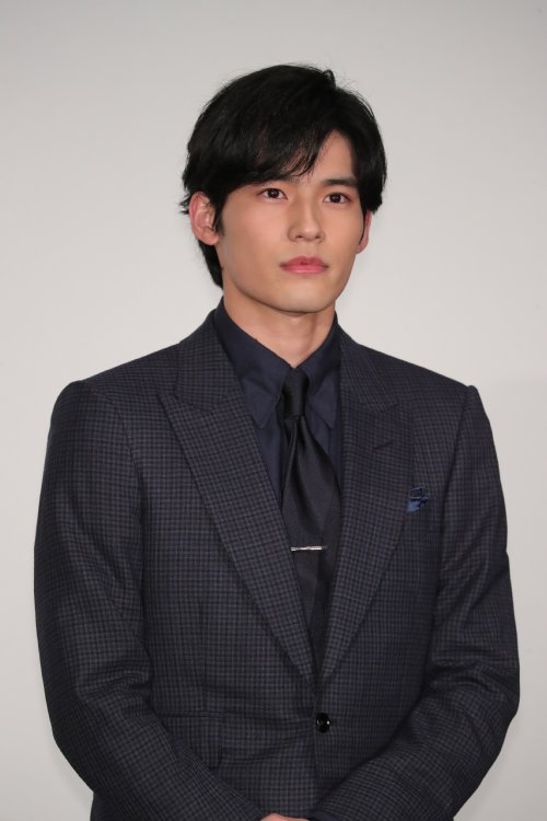 行方不明になった息子を演じた岡田健史