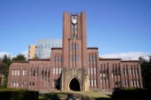 高学歴ならではの苦労とは?(写真/時事通信社)