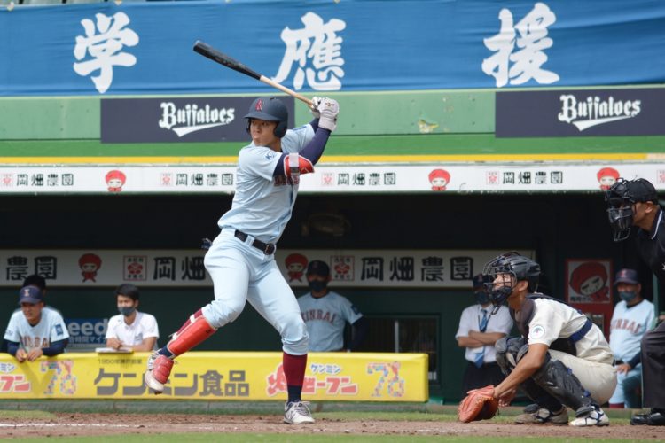 近畿大学のスラッガー佐藤輝明内野手（時事通信フォト）