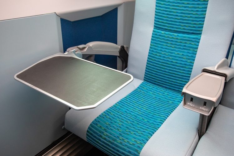 マットな色も取り入れた