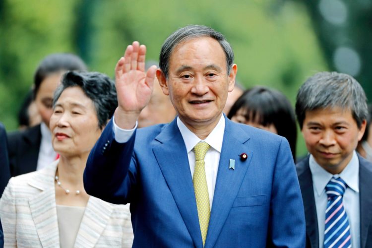 菅首相は安倍前首相と側用人の使い方がどう違うのか（写真／AFP＝時事）