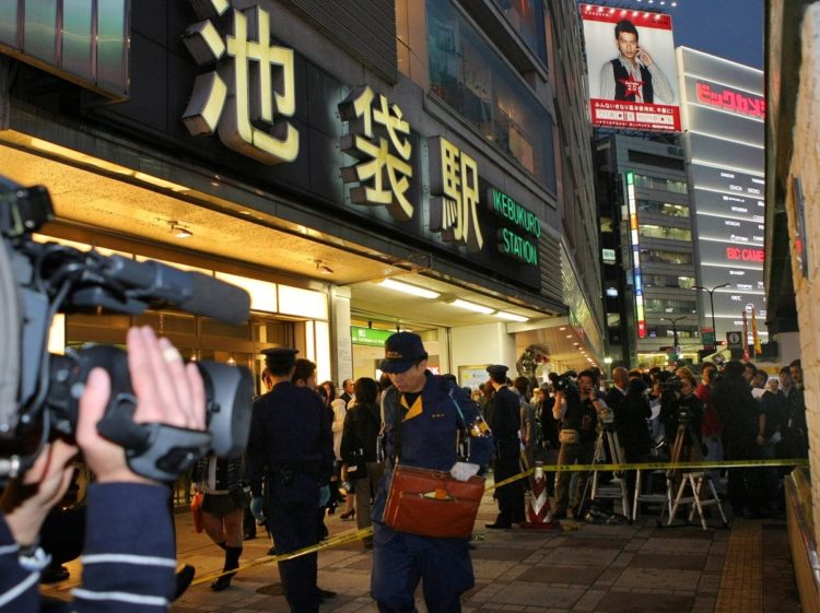 2007年、女性が飛び降り男性が巻き添えになった池袋駅前（時事通信フォト）