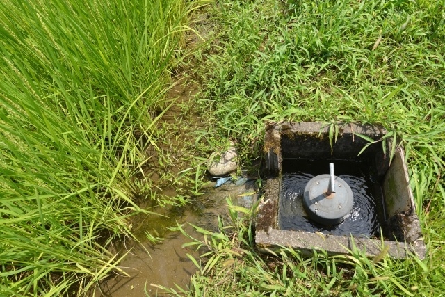 水田の給水に使用されるバルブ。多くは真鍮が使われている。