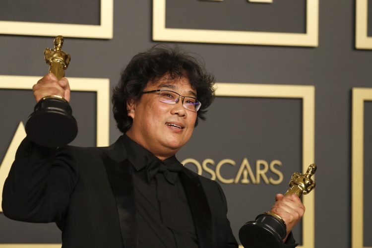 米アカデミー賞では作品賞含む4冠に輝いたポン・ジュノ監督(EPA/時事)
