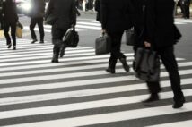 週休4日制の導入 企業側の狙いは明らかに人件費の削減か
