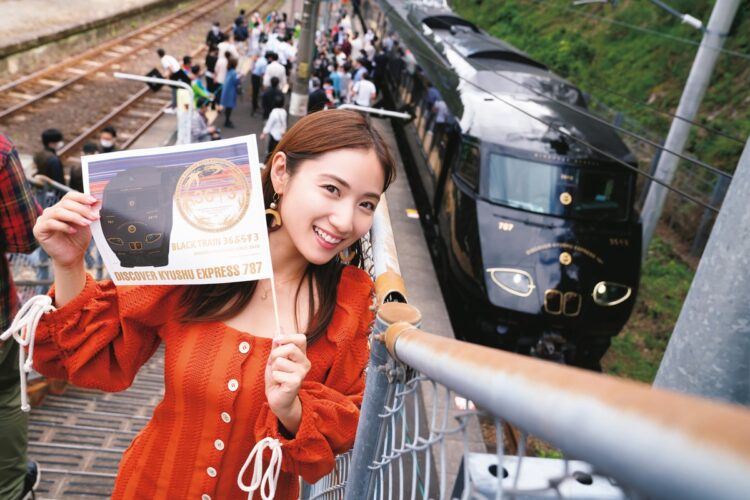 北九州出身の紗綾が豪華列車に乗りながら九州の魅力を案内