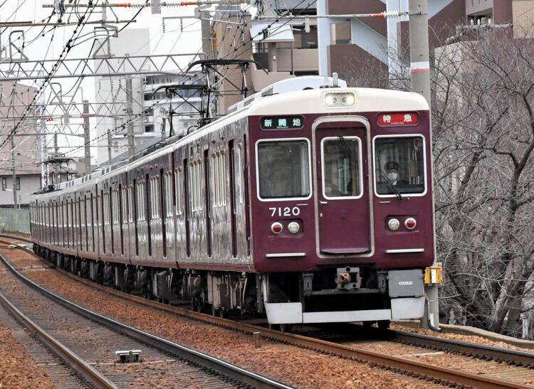 阪急と阪神の旅行部門にはどのような違いが？