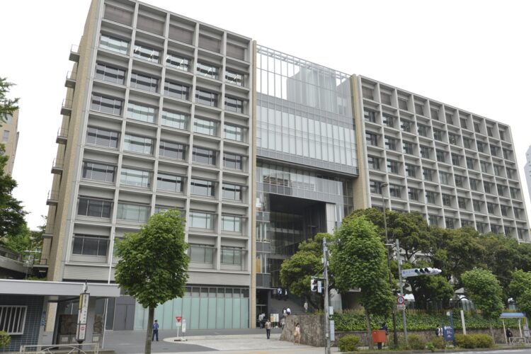 共通テストに参加せず個性を貫く慶應大学（時事通信フォト）